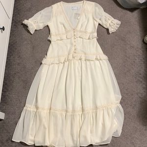 ASOS Design flowy midi dress! Perfect for brides to be. Size US 6